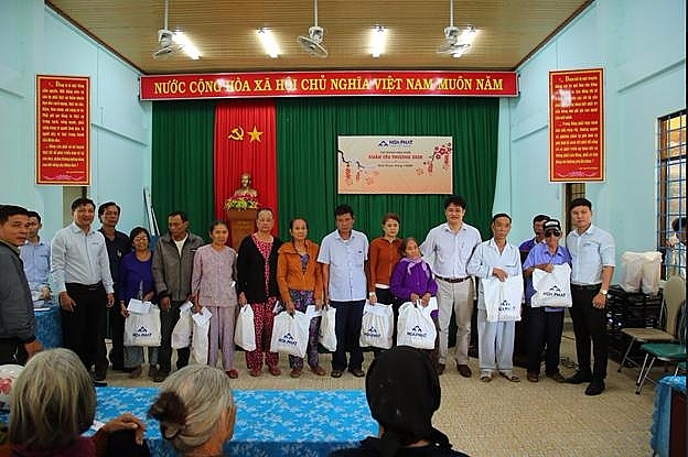 tap doan hoa phat tang gan 3500 suat qua tet vi nguoi ngheo tren ca nuoc