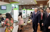Thường trực Ban Bí thư Trần Quốc Vượng thăm Vietcombank trong ngày làm việc đầu năm mới