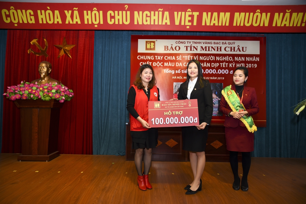 Bảo Tín Minh Châu trao gần 150 triệu đồng từ thiện bao tin minh chau trao gan 150 trieu dong tu thien