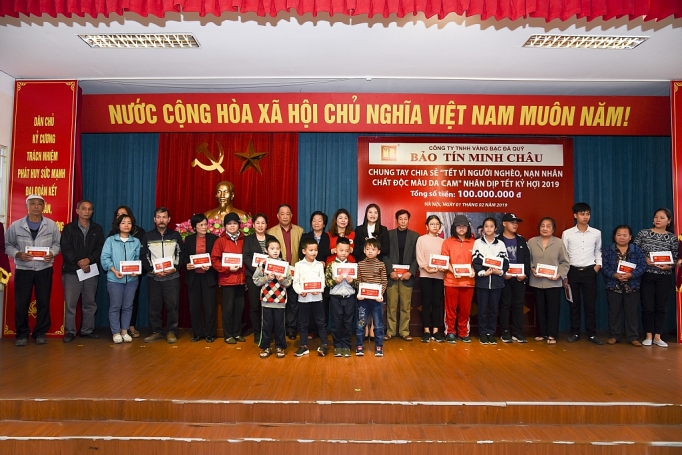 Bảo Tín Minh Châu trao gần 150 triệu đồng từ thiện bao tin minh chau trao gan 150 trieu dong tu thien