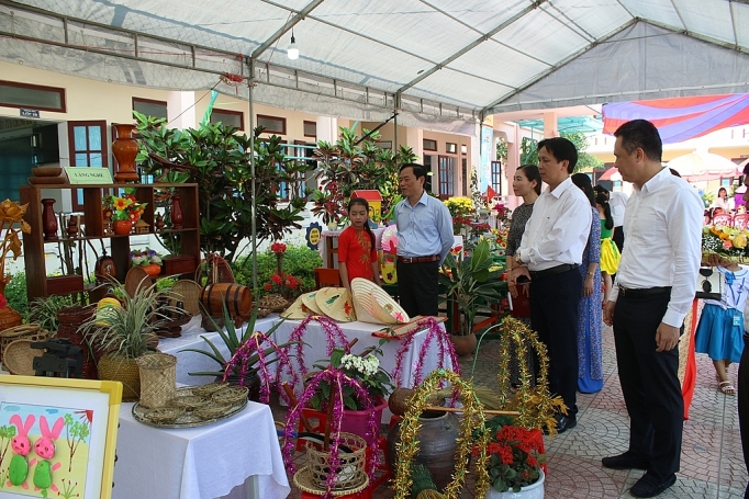 cong ty cp van phong pham hong ha dong hanh cung ngay hoi hoc sinh tieu hoc quang binh
