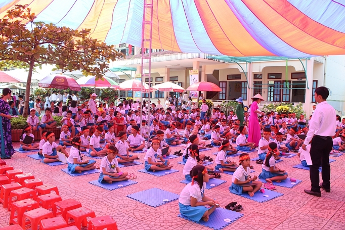 cong ty cp van phong pham hong ha dong hanh cung ngay hoi hoc sinh tieu hoc quang binh