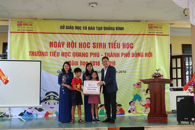 cong ty cp van phong pham hong ha dong hanh cung ngay hoi hoc sinh tieu hoc quang binh