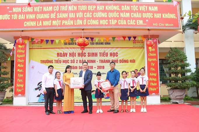 cong ty cp van phong pham hong ha dong hanh cung ngay hoi hoc sinh tieu hoc quang binh