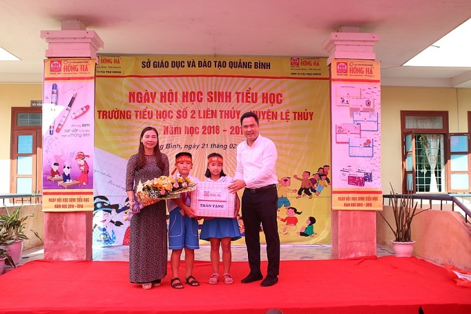 cong ty cp van phong pham hong ha dong hanh cung ngay hoi hoc sinh tieu hoc quang binh