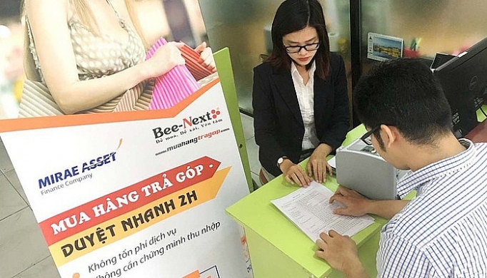 tin dung tieu dung can minh bach ve lai suat phuong thuc doi no