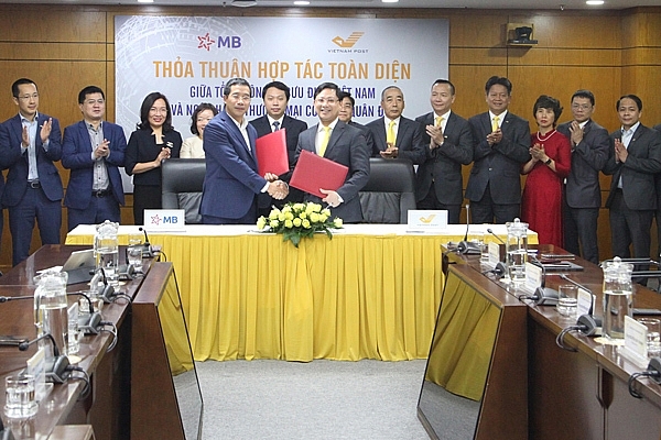 MB và Vietnam Post thống nhất triển khai thỏa thuận hợp tác toàn diện mb va vietnam post thong nhat trien khai thoa thuan hop tac toan dien