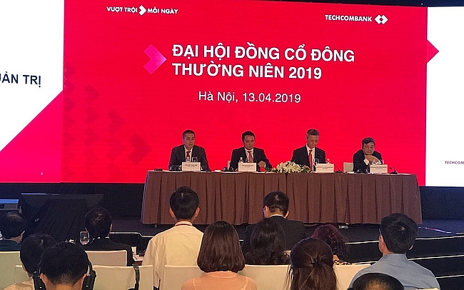 techcombank loi nhuan tren 11700 ty dong tang nguon thu tu dich vu trong nam 2019