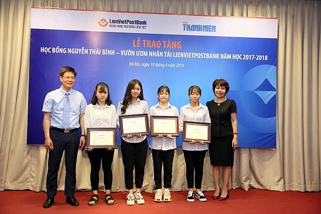 lienvietpostbank trao 143 suat hoc bong cho sinh vien xuat sac