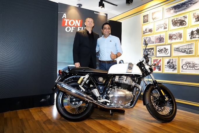 royal enfield mo cua hang tai ha noi va ra mat hai mau xe moi