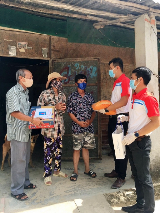 KVT- "Thắp lửa yêu thương" trong "mùa dịch Covid" kvt tha p lu a yeu thuong trong mu a di ch covid