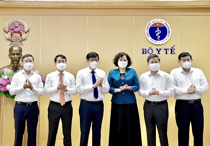 Ngành ngân hàng chung tay hỗ trợ công tác phòng chống COVID-19