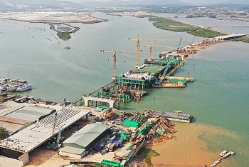 Đẩy nhanh tiến độ thi công cầu Cửa Lục 1