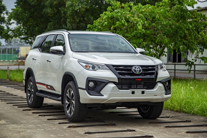 toyota viet nam xuat xuong chiec xe thu 500000 va san xuat tro lai mau xe fortuner