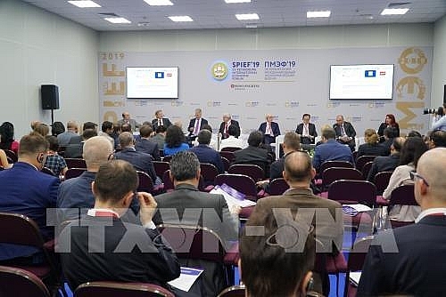 Diễn đàn Kinh tế quốc tế St. Petersburg: "Thiết lập Chương trình nghị sự phát triển bền vững" dien dan kinh te quoc te st petersburg thiet lap chuong trinh nghi su phat trien ben vung