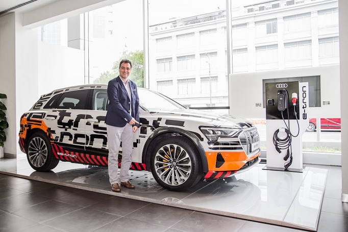 Audi Việt Nam trưng bày mẫu xe điện Audi e-tron audi viet nam trung bay mau xe dien audi e tron
