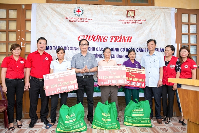 Bảo Tín Minh Châu trao quà từ thiện tại hai huyện Ứng Hòa và Mỹ Đức bao tin minh chau trao qua tu thien tai hai huyen ung hoa va my duc