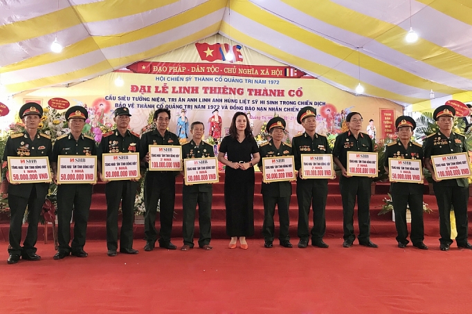 shb trao ta ng nha ti nh nghi a cho ca c gia di nh co cong