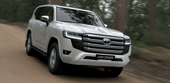 Land Cruiser thế hệ mới ra mắt với giá trên 4 tỷ đồng