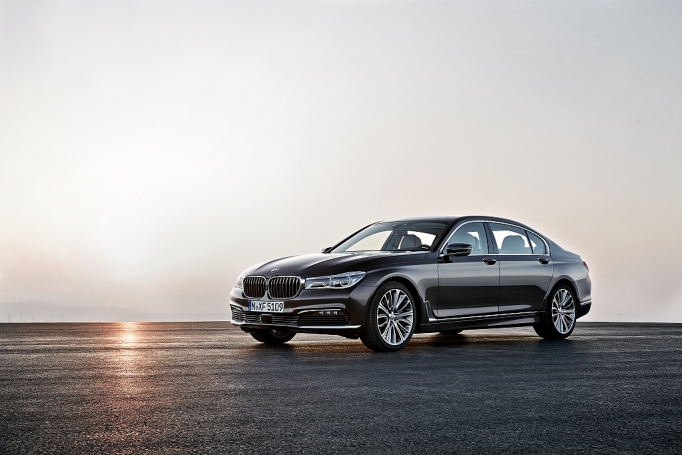 Lô xe BMW mới do Thaco nhập khẩu đã về cảng lo xe bmw moi do thaco nhap khau da ve cang
