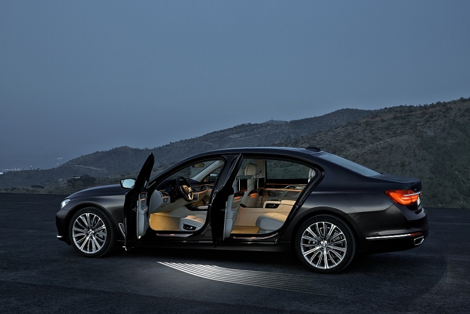 Lô xe BMW mới do Thaco nhập khẩu đã về cảng lo xe bmw moi do thaco nhap khau da ve cang