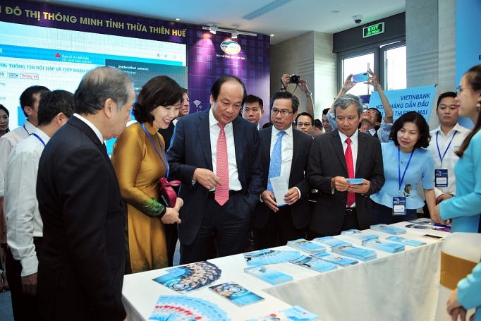 nganh ngan hang hop suc day manh phat trien chinh phu dien tu