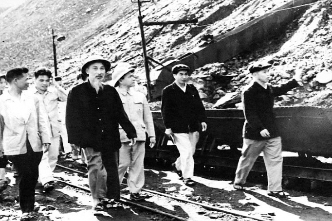 Bác Hồ với khát vọng trí thức hóa thợ mỏ bac ho voi khat vong tri thuc hoa tho mo