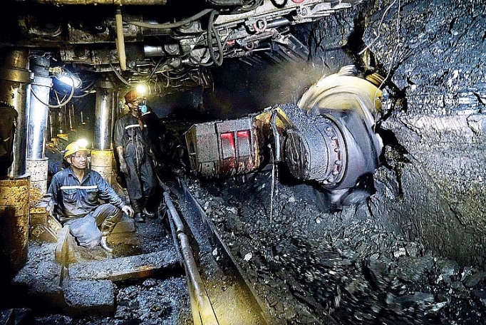 Bác Hồ với khát vọng trí thức hóa thợ mỏ bac ho voi khat vong tri thuc hoa tho mo