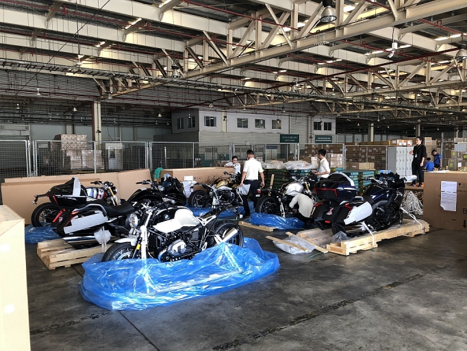 bmw r ninet spezial va k1600 grand america bat ngo xuat hien tai viet nam
