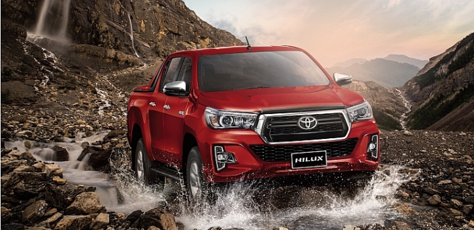 hilux va fortuner co gia ban le moi