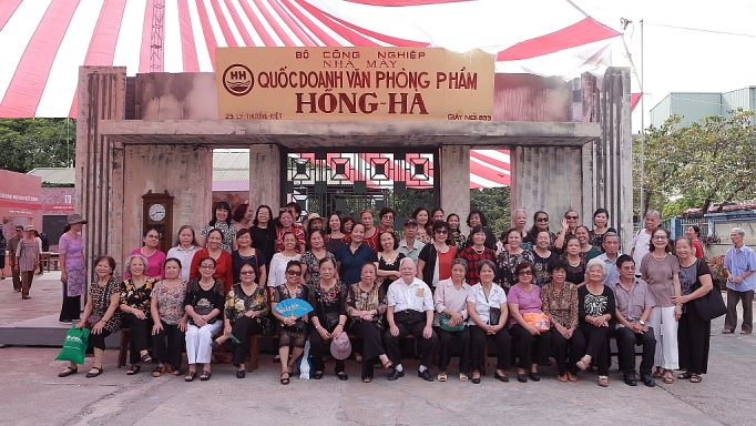 Văn phòng phẩm Hồng Hà:  Hành trình "Lưu truyền thống- Viết tương lai" van pho ng pha m ho ng ha ha nh tri nh luu truye n tho ng vie t tuong lai