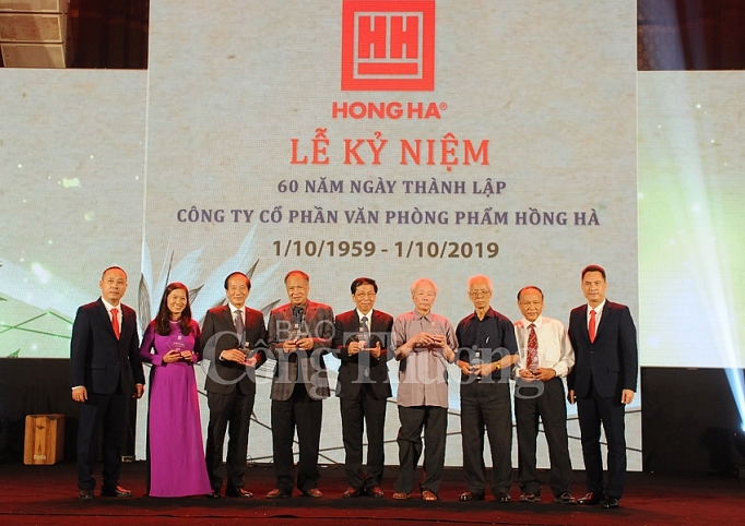 60 năm Văn phòng phẩm Hồng Hà: Thương hiệu quốc gia hướng tới thị trường quốc tế 60 nam van pho ng pha m ho ng ha thuong hie u quo c gia huo ng to i thi truo ng quo c te