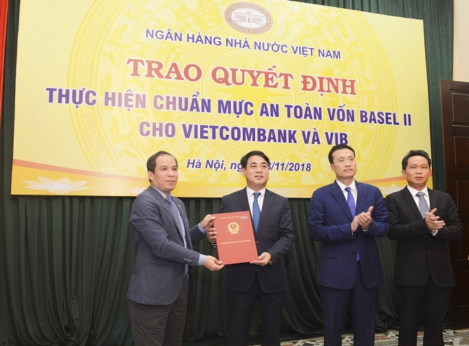 vietcombank la ngan hang dau tien dap ung chuan muc basel ii tai viet nam