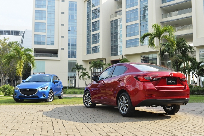 mazda 2 moi va mazda 2 not that sang mau chinh thuc lo dien