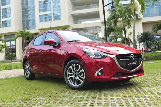 mazda 2 moi va mazda 2 not that sang mau chinh thuc lo dien