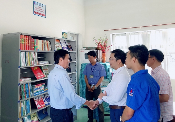 PV GAS và doanh nghiệp thành viên đồng hành “Trao tặng tủ sách” cho trường học pv gas va doanh nghiep thanh vien dong hanh trao tang tu sach cho truong hoc