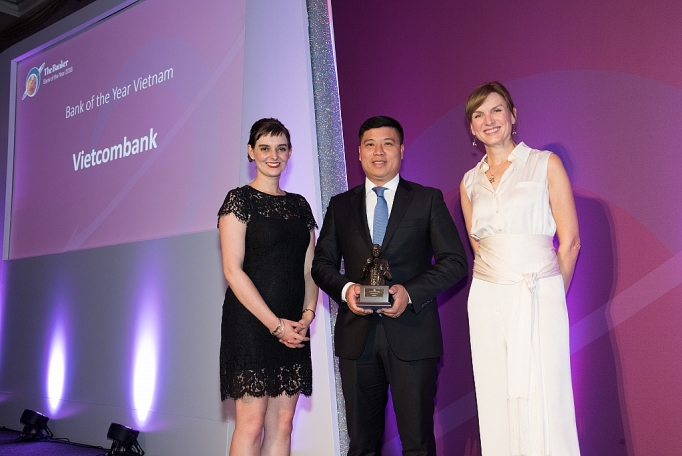 Vietcombank nhận giải thưởng Ngân hàng tiêu biểu năm 2018 của The Banker vietcombank nhan giai thuong ngan hang tieu bieu nam 2018 cua the banker