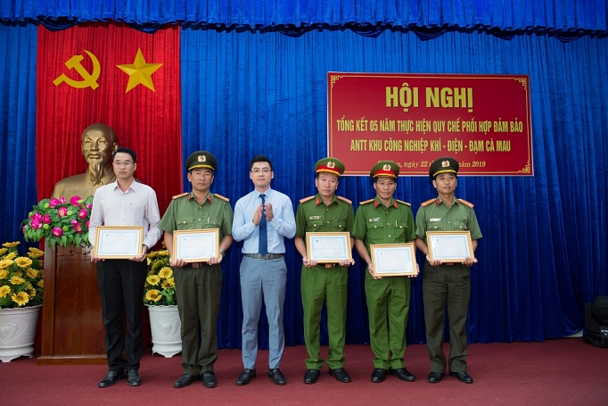 Triển khai tốt Quy chế phối hợp bảo vệ an ninh, an toàn công trình khí tại Cà Mau trien khai tot quy che phoi hop bao ve an ninh an toan cong trinh khi tai ca mau