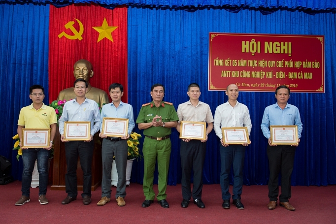 Triển khai tốt Quy chế phối hợp bảo vệ an ninh, an toàn công trình khí tại Cà Mau trien khai tot quy che phoi hop bao ve an ninh an toan cong trinh khi tai ca mau