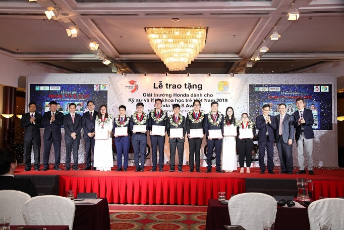 Kỹ sư, nhà khoa học trẻ Việt Nam nhận giải thưởng Honda Y-E-S ky su nha khoa hoc tre viet nam nhan giai thuong honda y e s