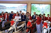 Honda Việt Nam tặng 58 xe máy cho hai đội tuyển bóng đá quốc gia