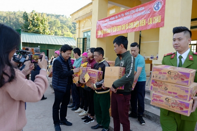 pv gas chung tay trao qua tet canh ty 2020 cho ba con tay bac