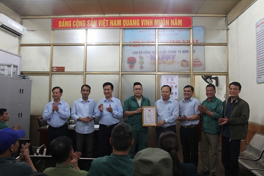 Than Mông Dương: Khen thưởng gương “Người thợ mỏ   Người chiến sỹ”