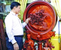 Bền chặt tình yêu với điêu khắc gỗ