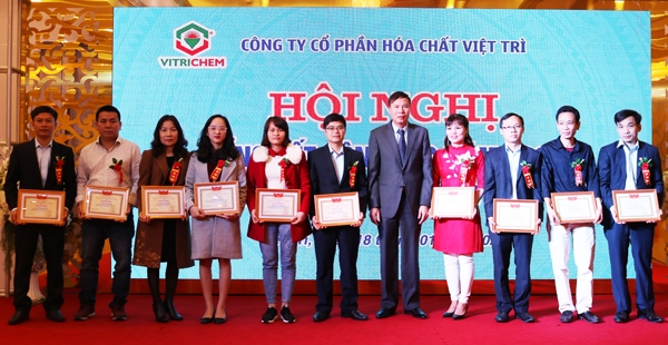 Công ty Cổ phần Hóa chất Việt Trì: Vượt khó thành công cong ty co phan hoa chat viet tri vuot kho thanh cong