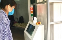 Độc đáo robot hỗ trợ điều trị Covid-19