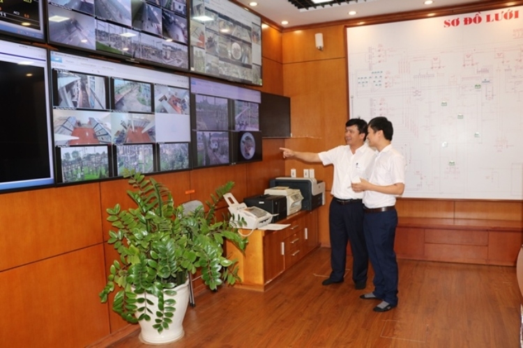 Đi đầu chỉnh trang lưới điện di dau chinh trang luoi dien