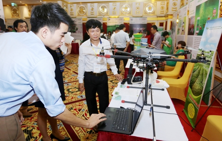 Cú huých khởi nghiệp cu huych khoi nghiep