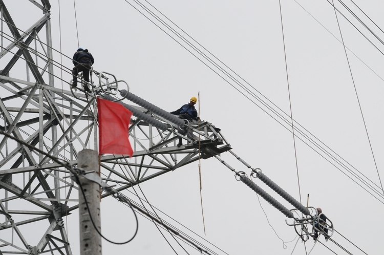 Ngành điện làm theo lời Bác nganh dien lam theo loi bac