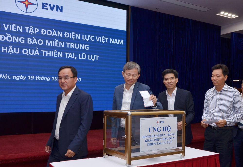 2559-laynh-yayo-tay-p-yoayn-evn-quyen-goyp-uyng-hoyyo-yng-bayo-mie-yn-trung